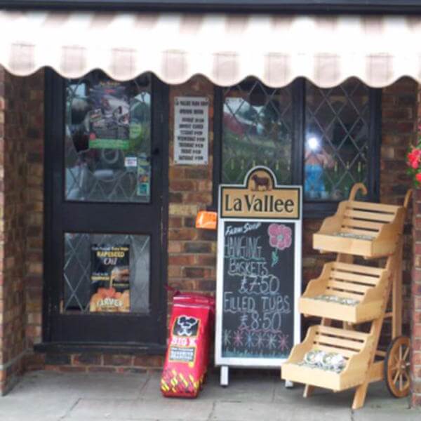 La Vallee Farm Shop lifestyle logo