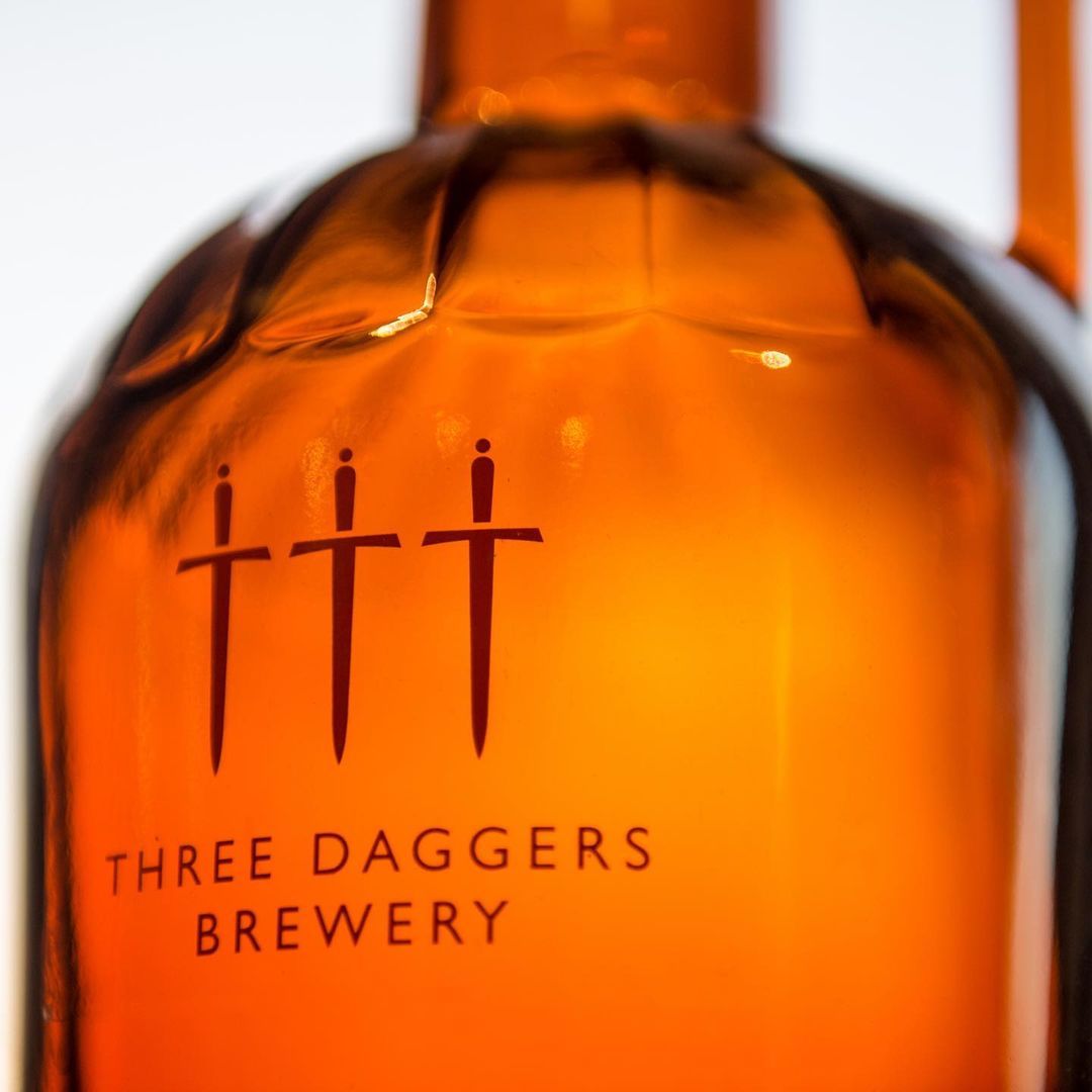 Three Daggers Brewery lifestyle logo