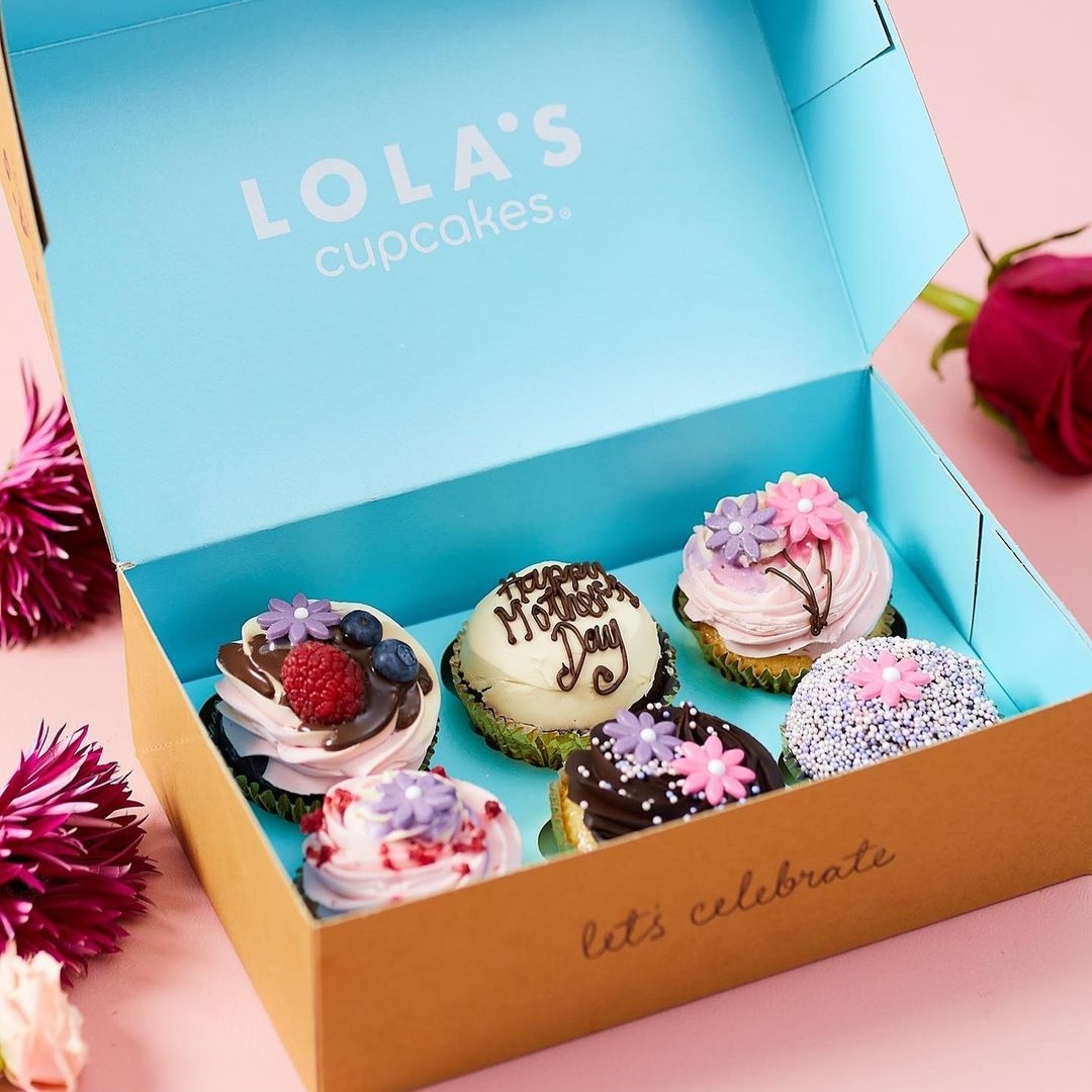 Lola's Cupcakes lifestyle logo