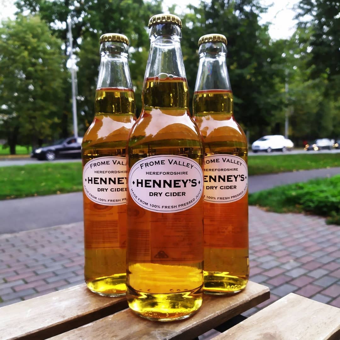 Henney’s Cider Co. lifestyle logo